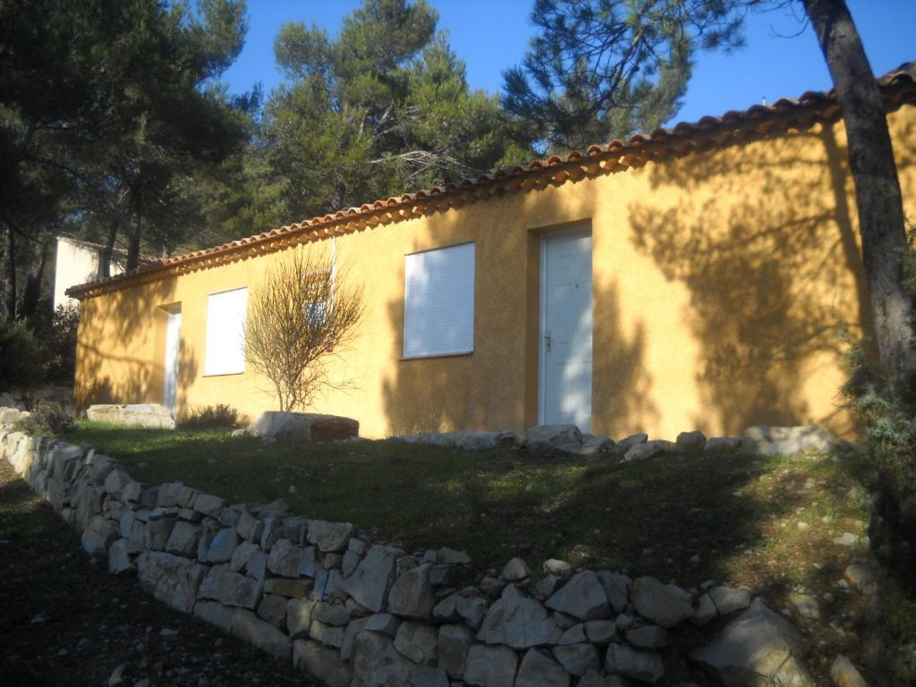 Les Arbousiers Village Provencal La Roquebrussanne